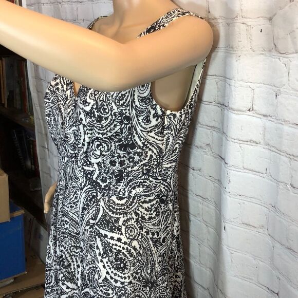 Land’s End Black and White Paisley Print Fit and Flare Dress 8 - Picture 4 of 10